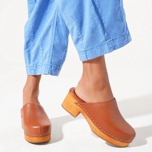 NWT Charlotte Stone Martino Size 6 Color Luggage